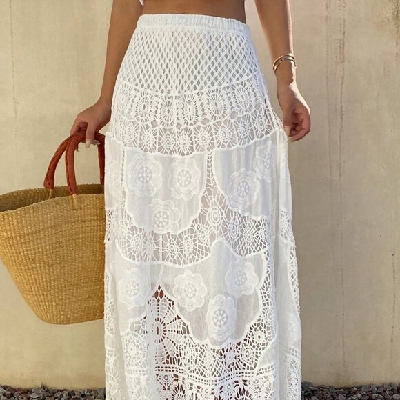 White Bohemian Women's Elegant Hollow Knit Lightweight Skirt - Picture 2 of 8